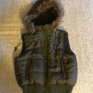 Green sleeveless vest coat with detachable hood and faux fur